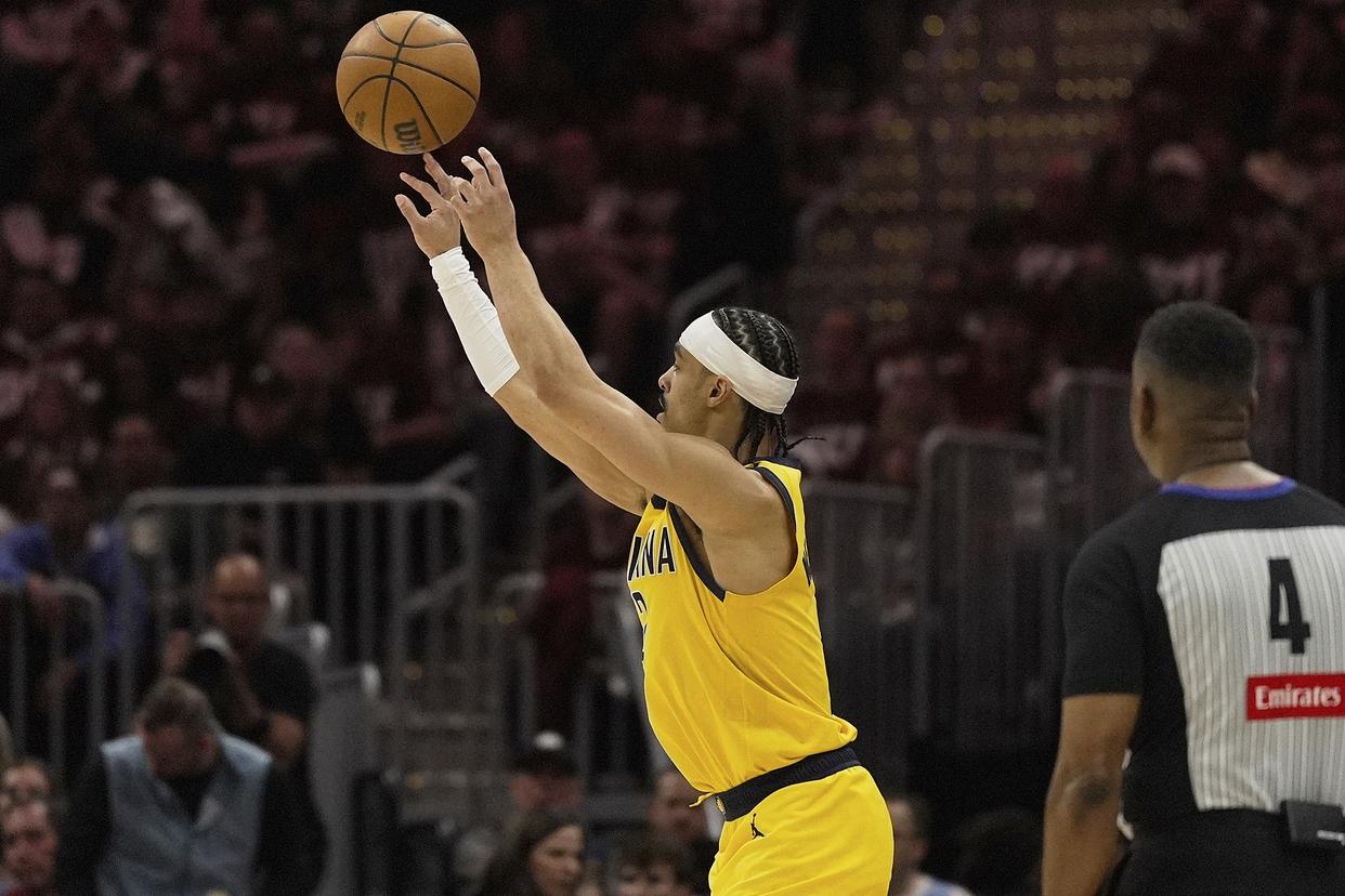 步行者绝杀四川队，福克斯点燃赛场