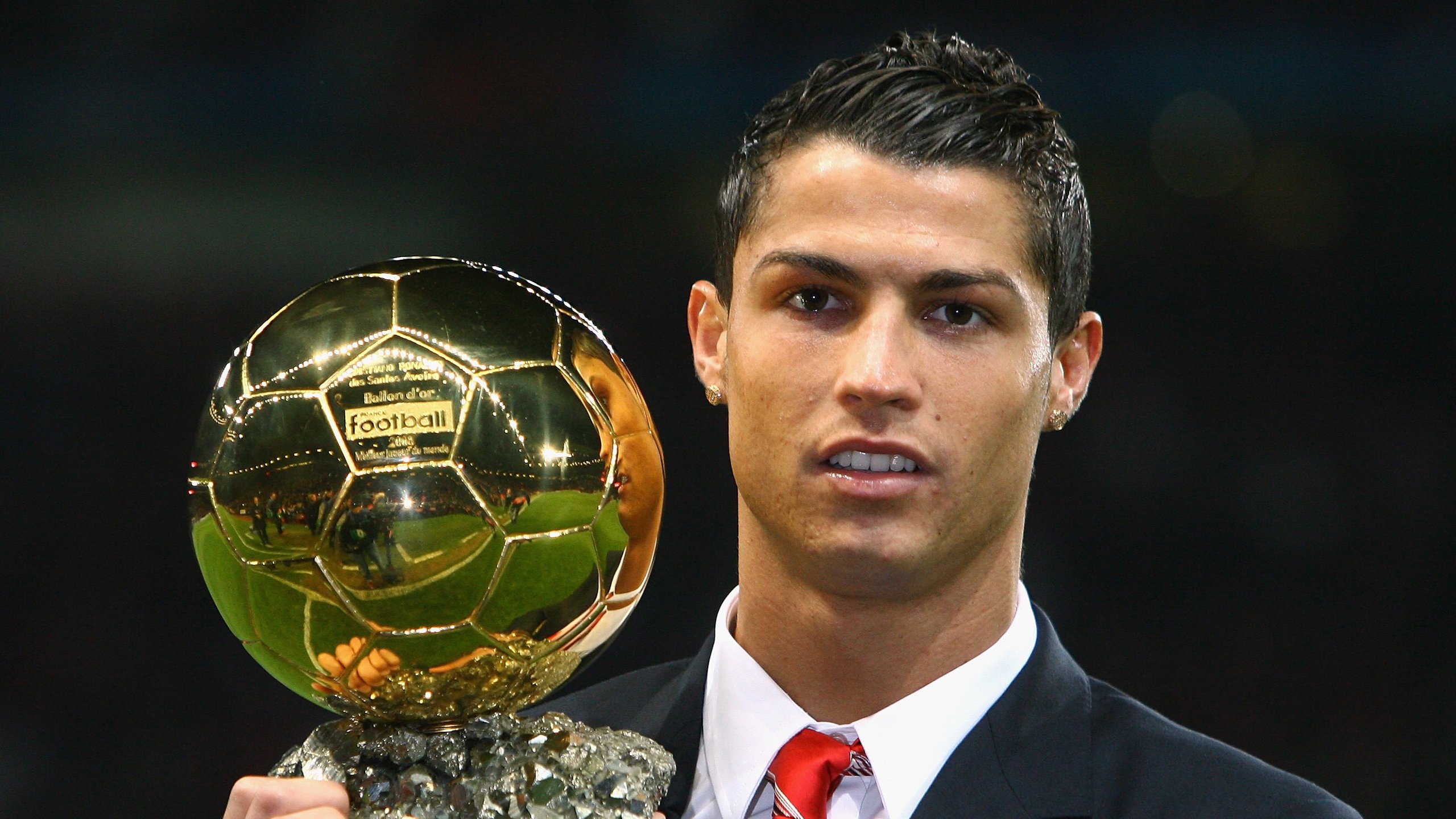 双重奏鸣,阿尔及利亚的逆袭之光与本泽马的德甲加冕夜