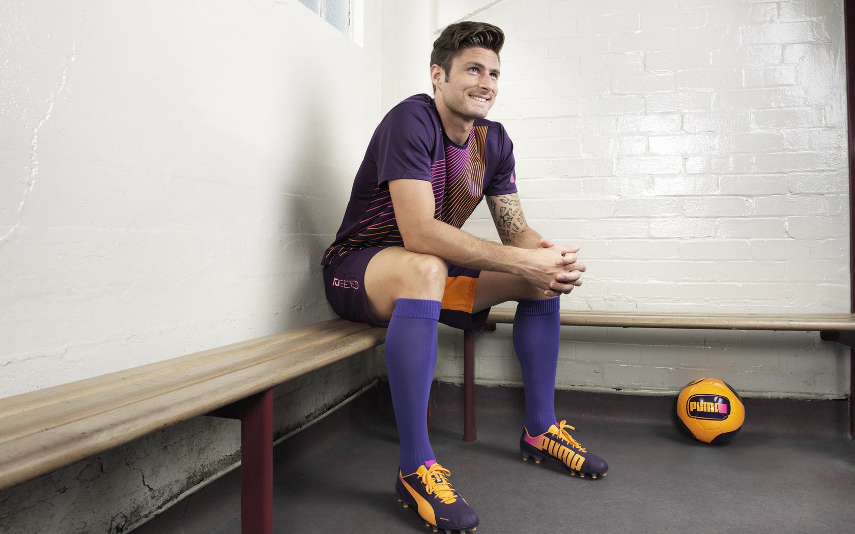 皮克攻防两端统治力尽显，希腊末节发力带走乌拉圭